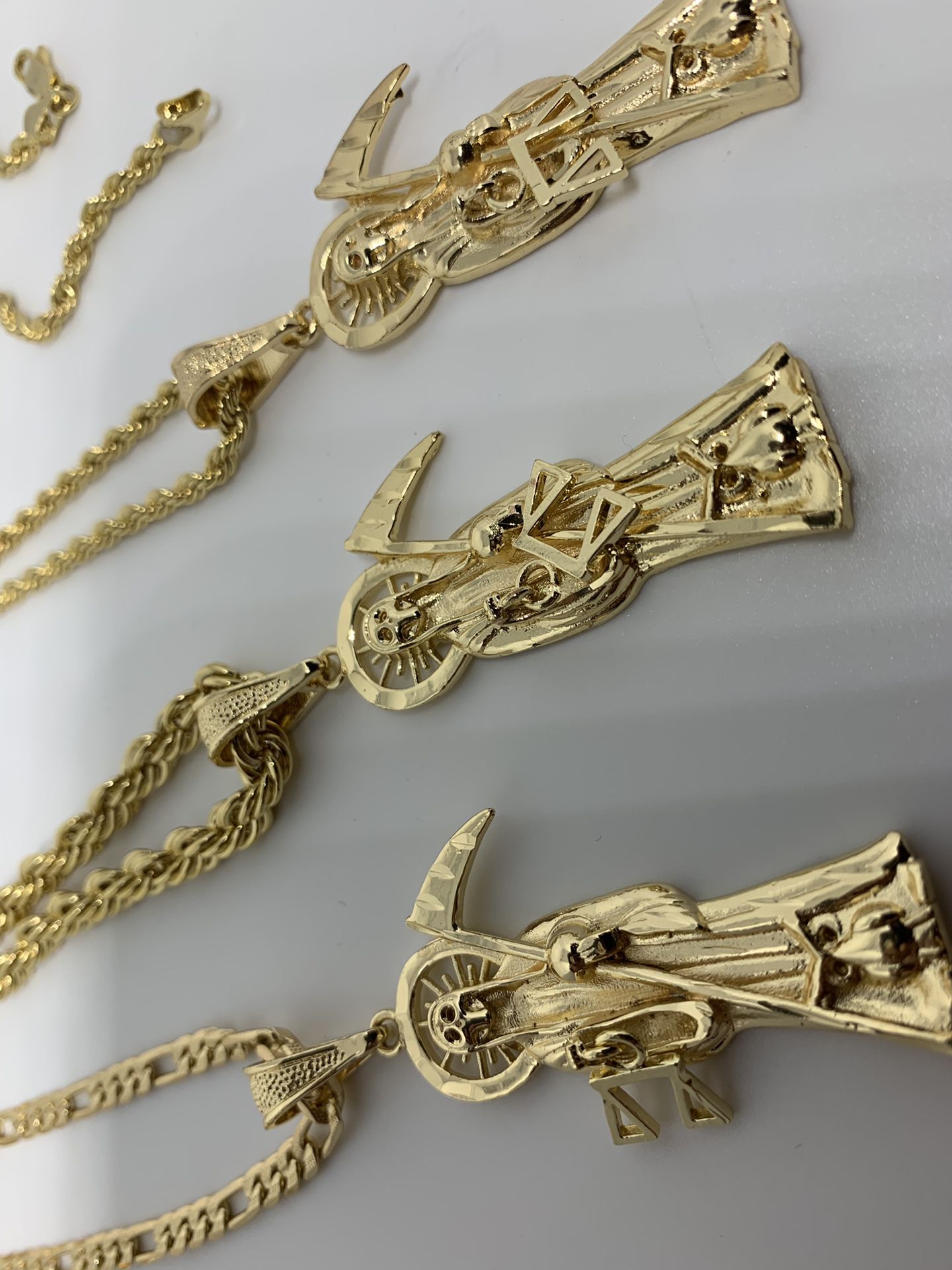 Aretes De Oro Laminado Brasileño Chapado D Oro 18k for Sale in Los Angeles,  CA - OfferUp