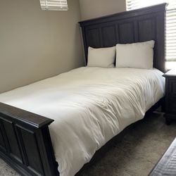 Living Spaces Valencia Queen Bedroom Set