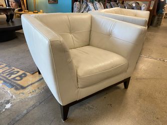 NATUZZI Editions Tufted White Leather Armchair