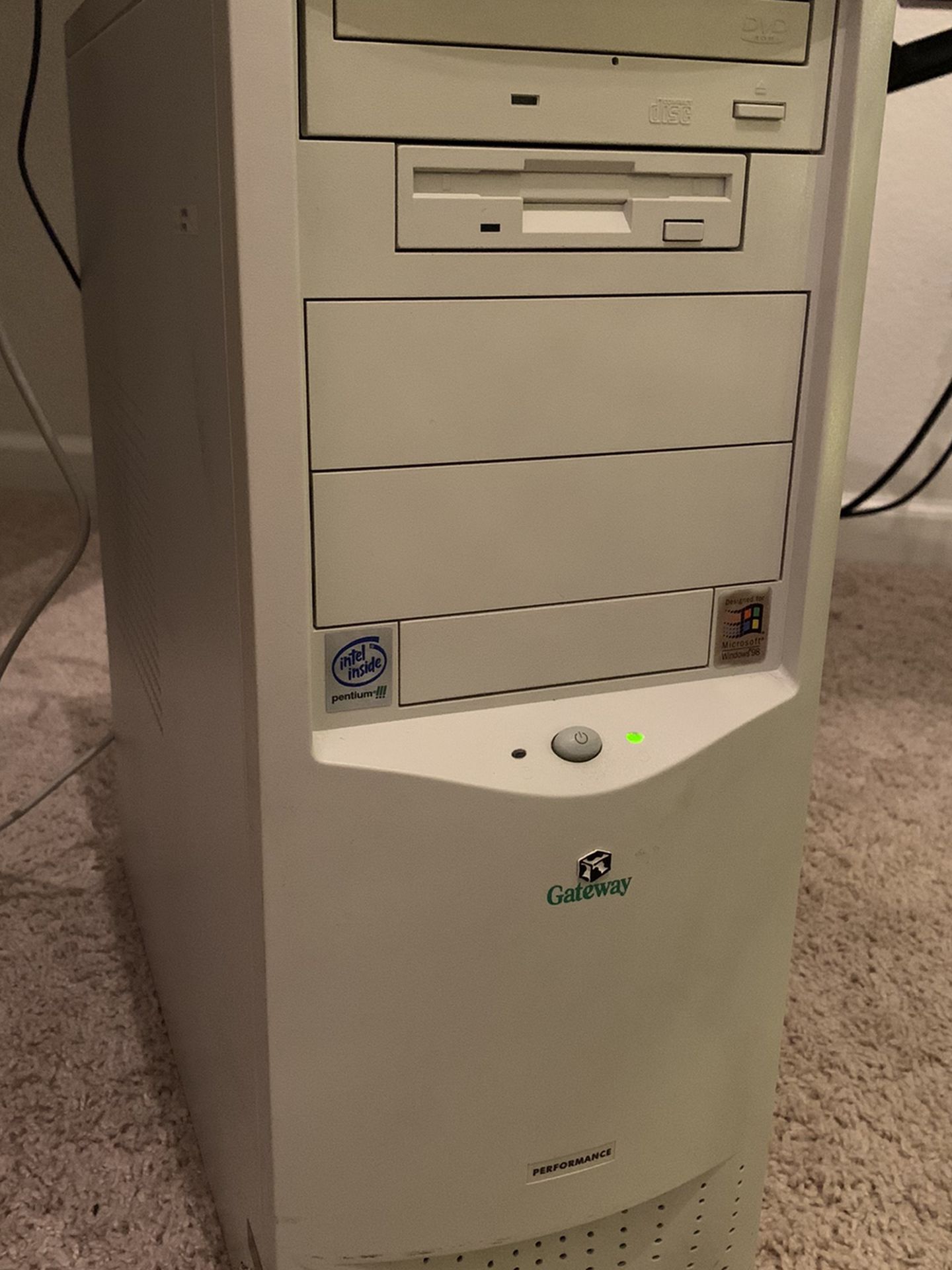 Gateway PC Windows 98 - Vintage Beige Desktop Tower & Keyboard