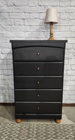 5 drawers chest of drawers.