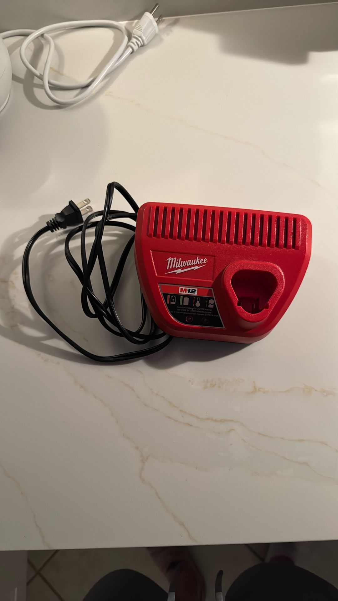 Milwaukee M12™ Lithium-ion Battery Charger
