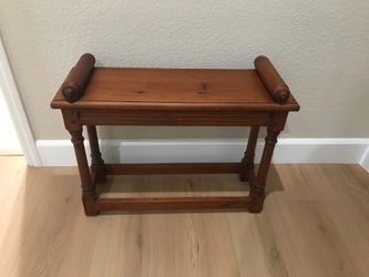 Vintage ornate wood small hallway/piano bench