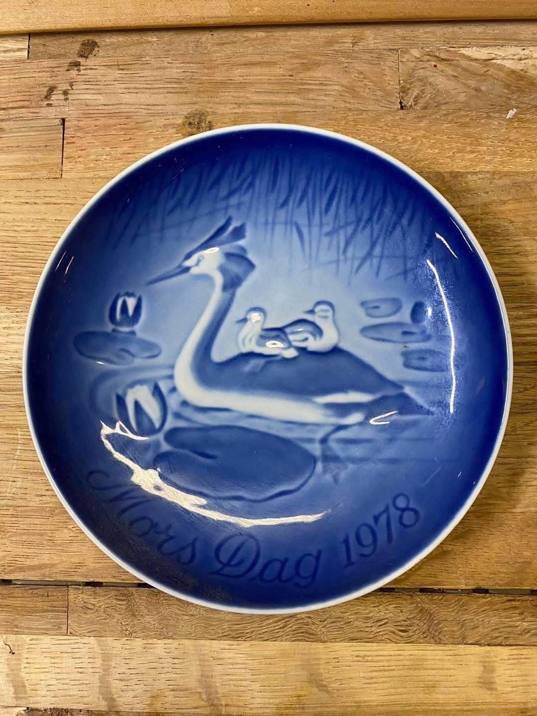 1978 Heron and babies, Denmark Copenhagen Porcelain B&G Bing Grondahl Denmark - Mother's Day (Mors Dag)