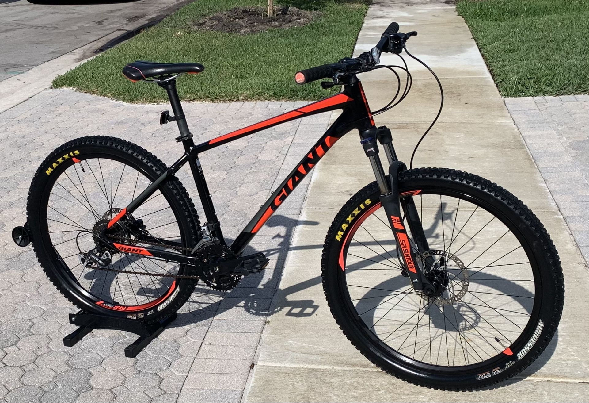 Giant Talon 3 27.5 aluminum frame hardtail crosscountry bike