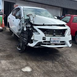 2016 Nissan Versa SV  