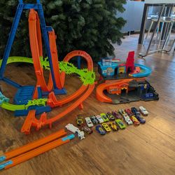 Hot Wheels Playsets - Motorized Crisscronss Track, City Sto & Go, and 20 Cars