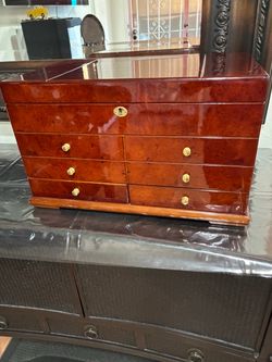 BEAUTIFUL  CHERRY JEWELRY  BOX NO KEY 🔑