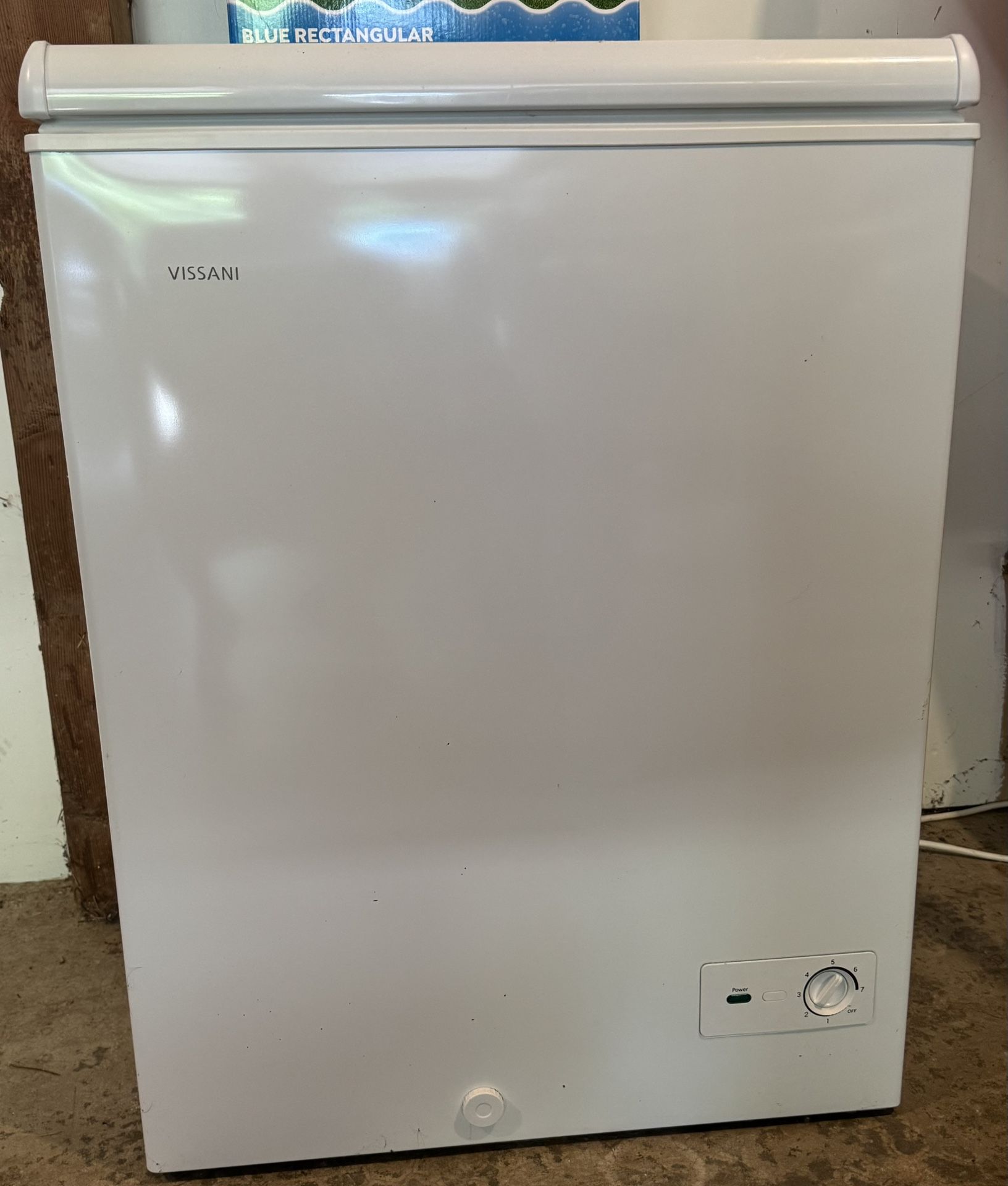 Vivanni 5 Cubic Foot Chest Freezer
