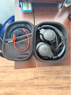JBL head phones