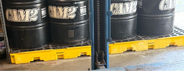 Oil containment pallets