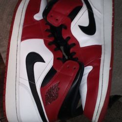 Jordan 1's Red, White, Black