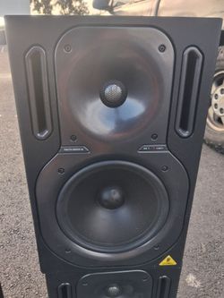 ​📢 For Sale: Behringer TRUTH B2031A Active Studio Monitors pair