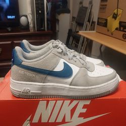Used  Nike  Air  Force  1