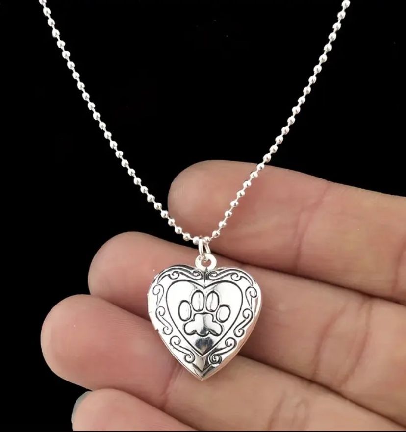 💗🐾Paw Print Heart Locket Necklace ***Temporarily Out Of Stock