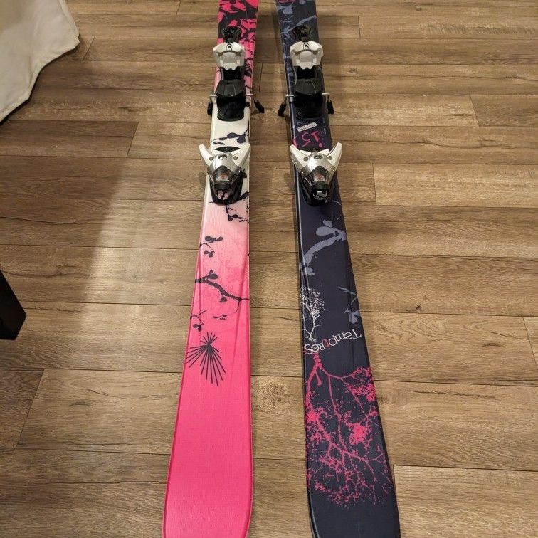 Salomon Temptress women's ski 151cm. Pink, Black, And White for