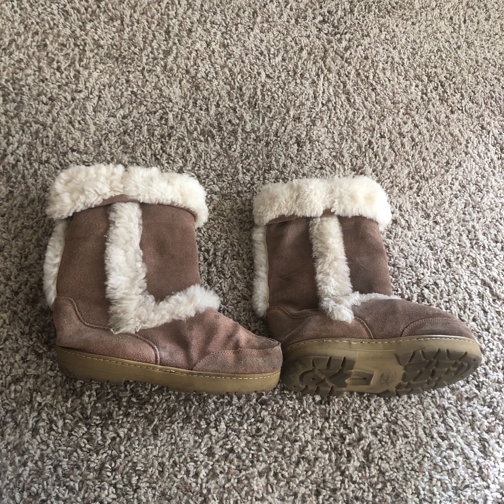 Bear paw Sheep Fur Size 9 Winter Boots