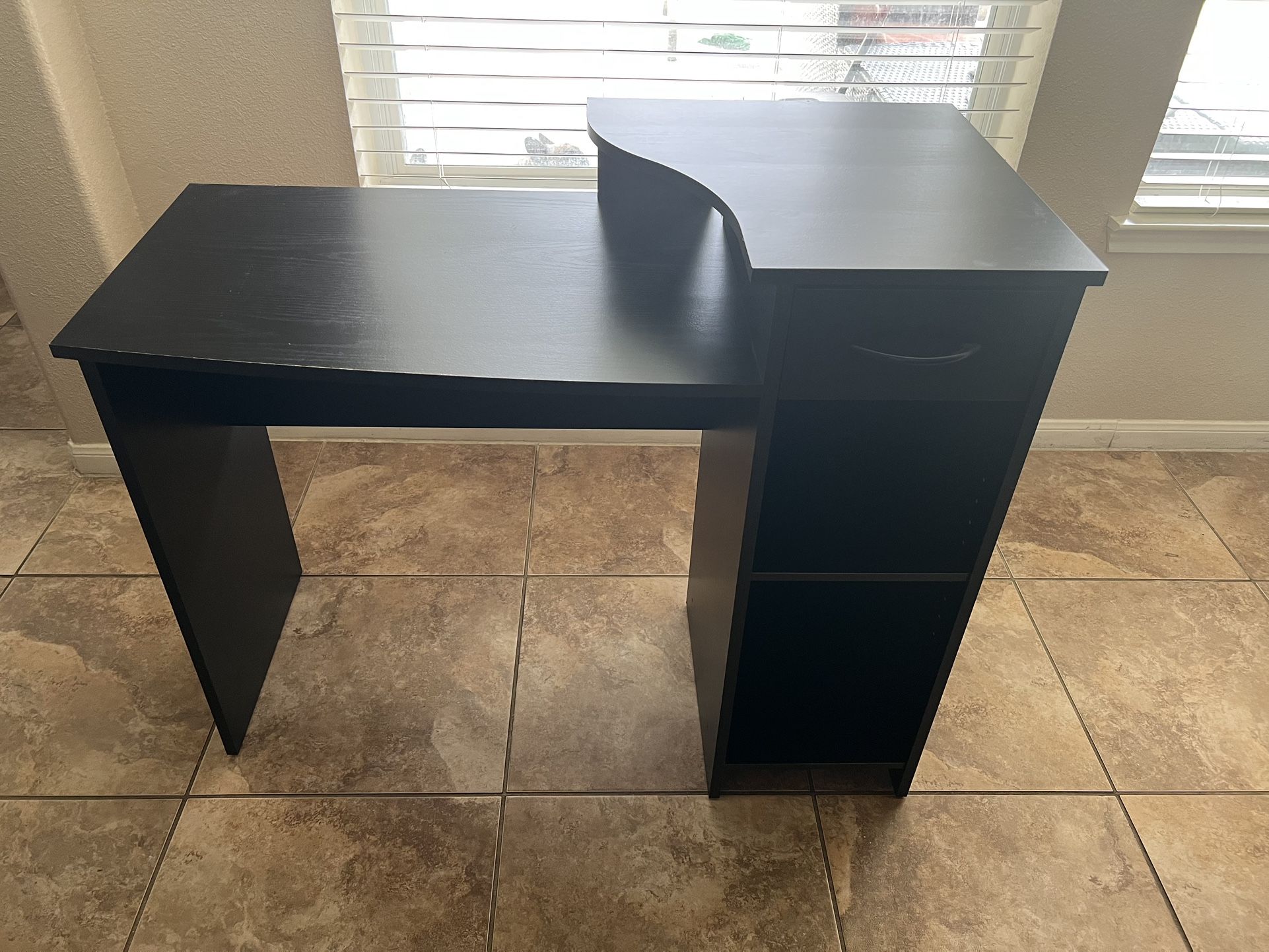 Medium Desk (Black)