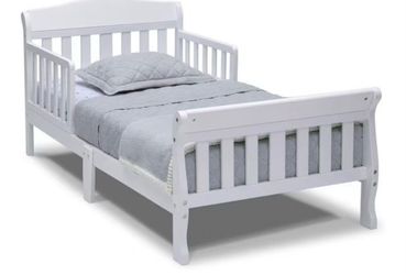 Kids toddler white bed with mattress