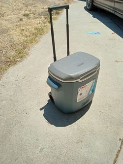 Coleman ice chest with Wheels