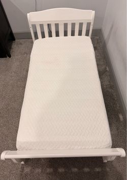 Toddler bed with mattress