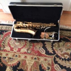 Saxophone very good condition made in USA