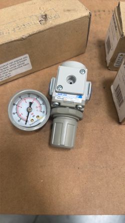 Regulator with Gauge 1/4