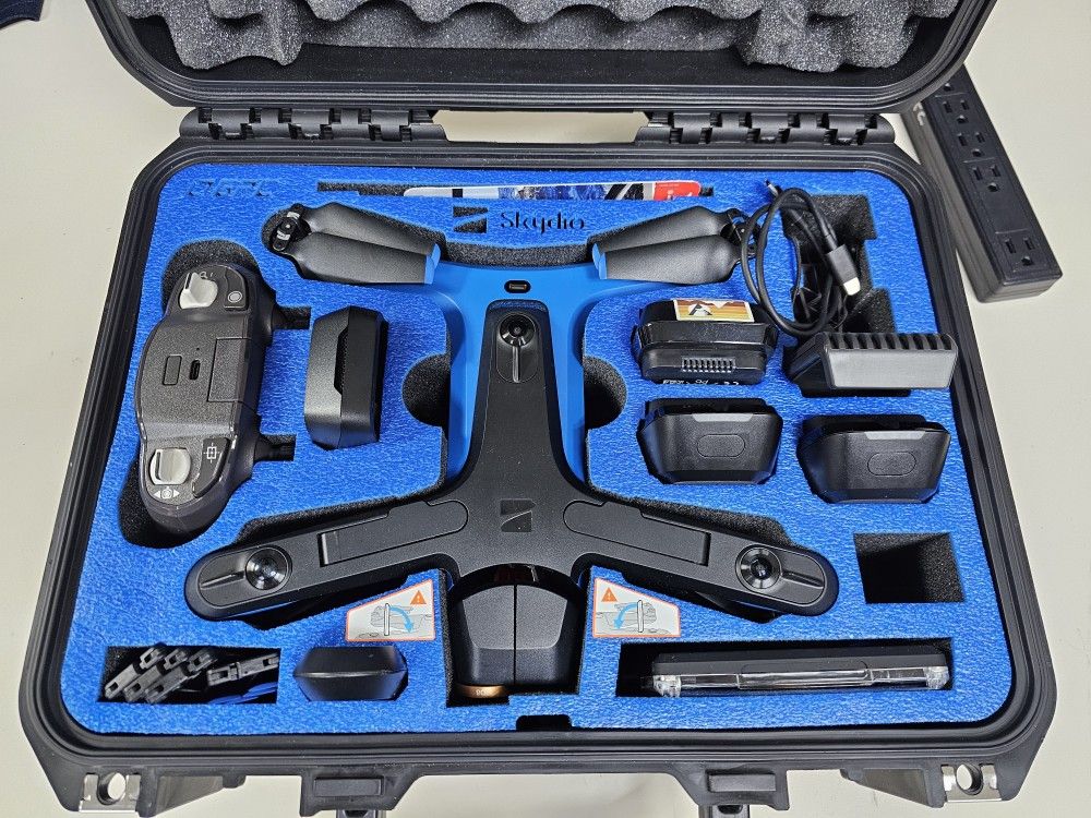 Skydio 2 Plus Pro Pack Drone With 4 Batteries, Beacon, hard Case 