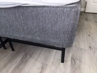 New box spring  queen