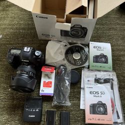 Canon EOS 5D Mark II Camera + 24-105mm IS USM Lens Kit