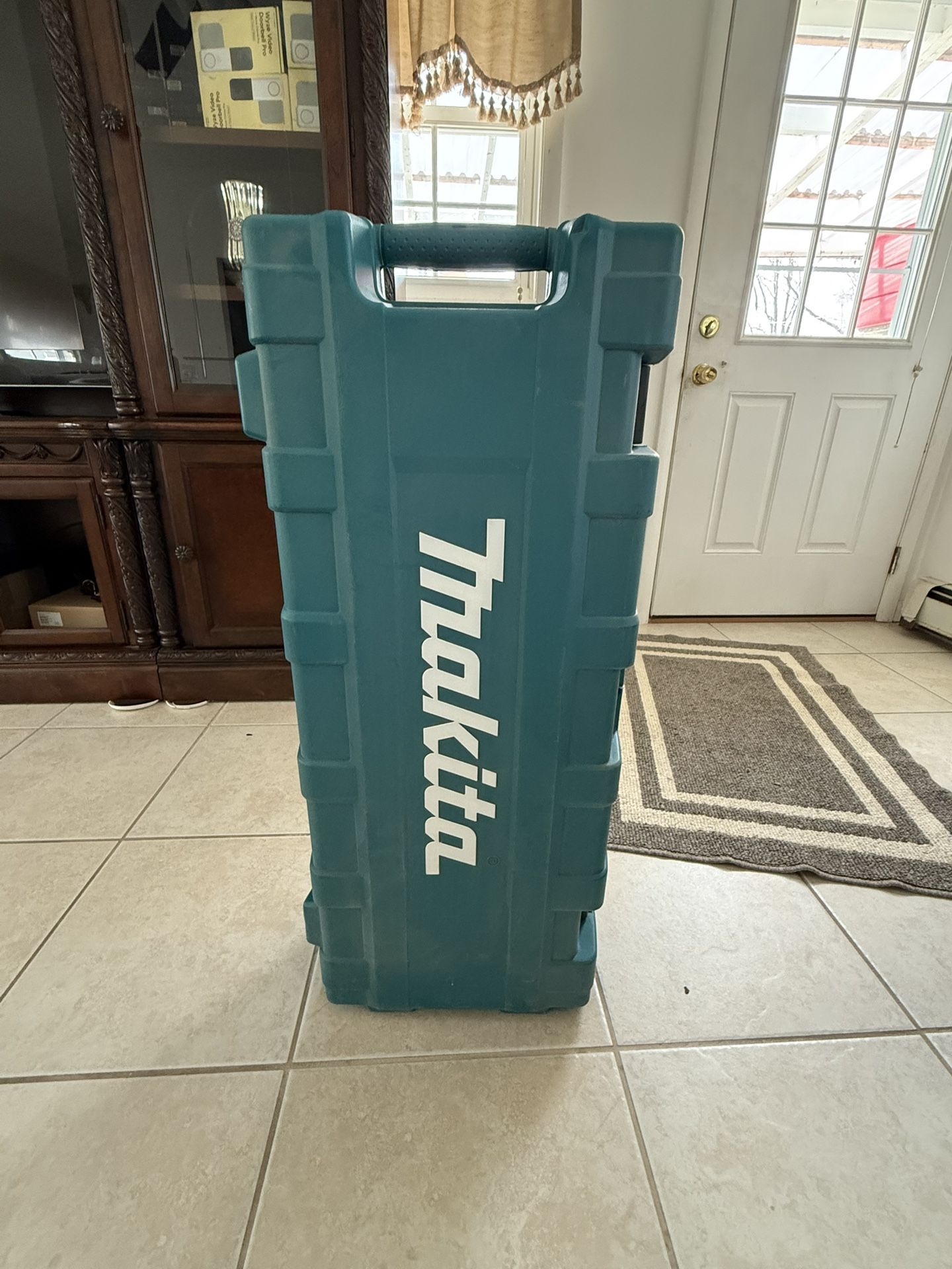 Makita 14 Amp 1/8 Hex Corded Variable Speed 35 lb