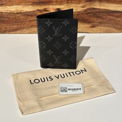 Louis Vuitton Passport Cover for Sale in Mesa, AZ - OfferUp