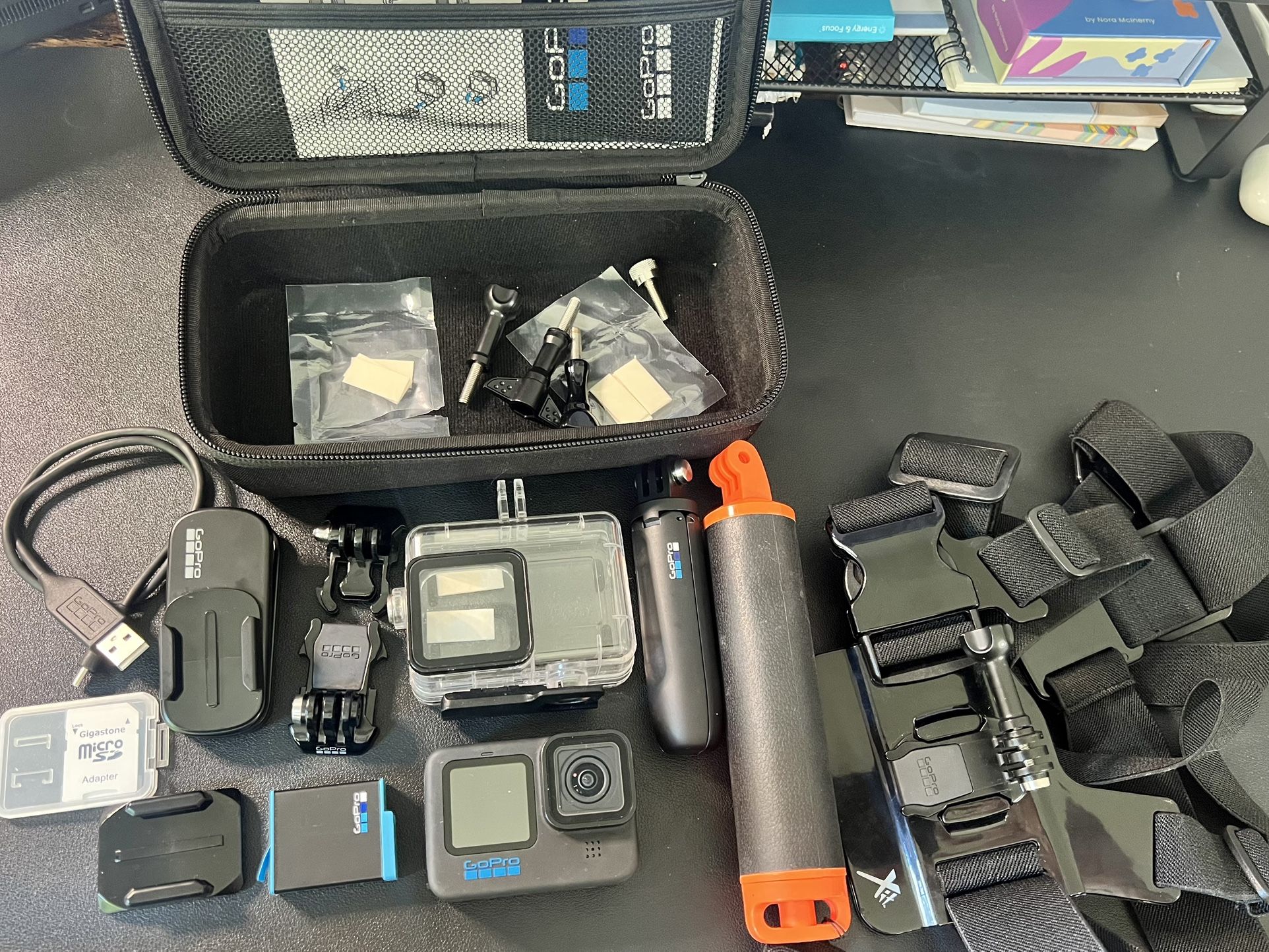 📷 GoPro HERO10 Black + Accessories + 256GB SD Card – Excellent Condition