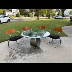 Stunning modern glass dining table set 4chairs included