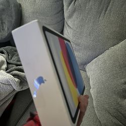 iPad 10th Generation WiFi & Cellular 