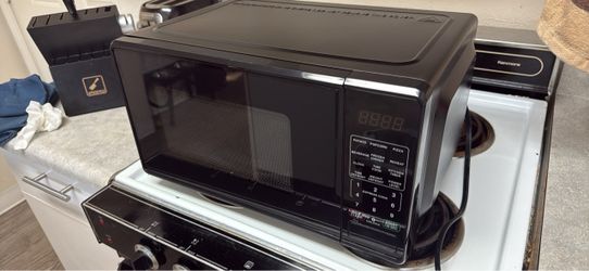 Black Countertop Microwave Oven