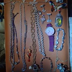 Assorted Jewelry Items Bundle....