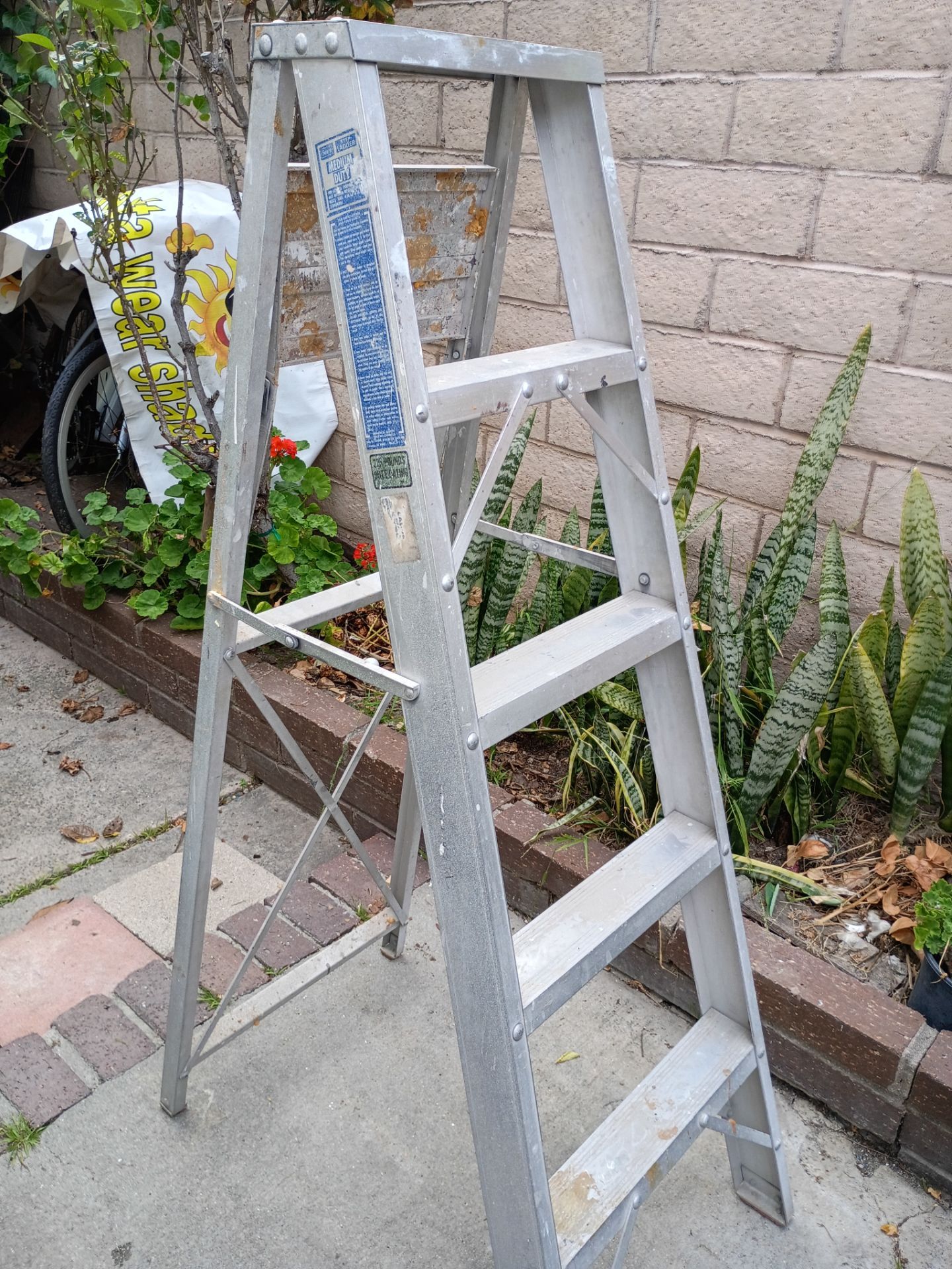 Ladder 225pounds aluminum 50