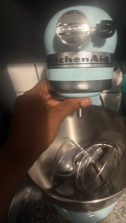30 takes all kitchen aid mixture 190 all attachments included we