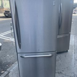 Nevera De 30” GE Freezer Abajo