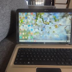 Computadora Hp En Buenas Condiciones Travajando Bien Con Su Cargador Original  Trae Unos Programas En Chino  Windows 7