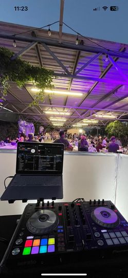 DJ