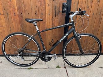 Specialized Sirrus Hybrid bike in nice condition . Size medium. Looks and rides great