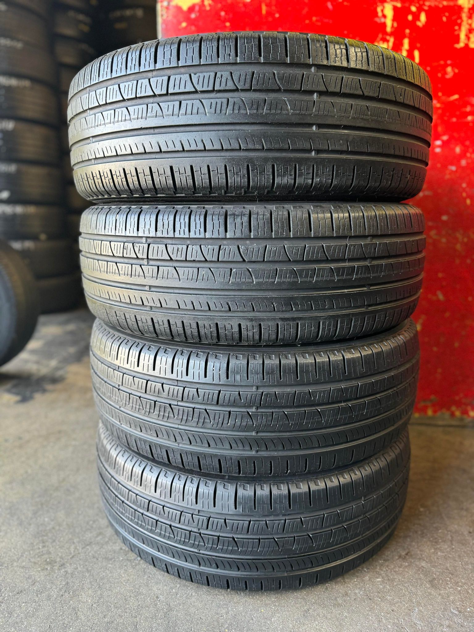 225/65/17. PIRELLI