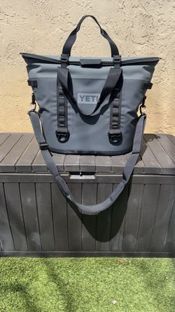 YETI Hopper M30 Soft Cooler – Like New