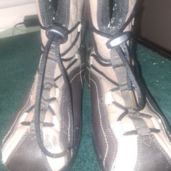 Sorel Sneaky PETES Size 4 YOUTH