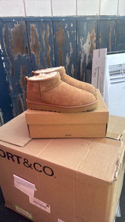 UGG Classic Mini II Girl Youth  Brand New size 7