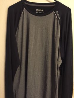 Reebok Men’s XL blue /grey workout shirt