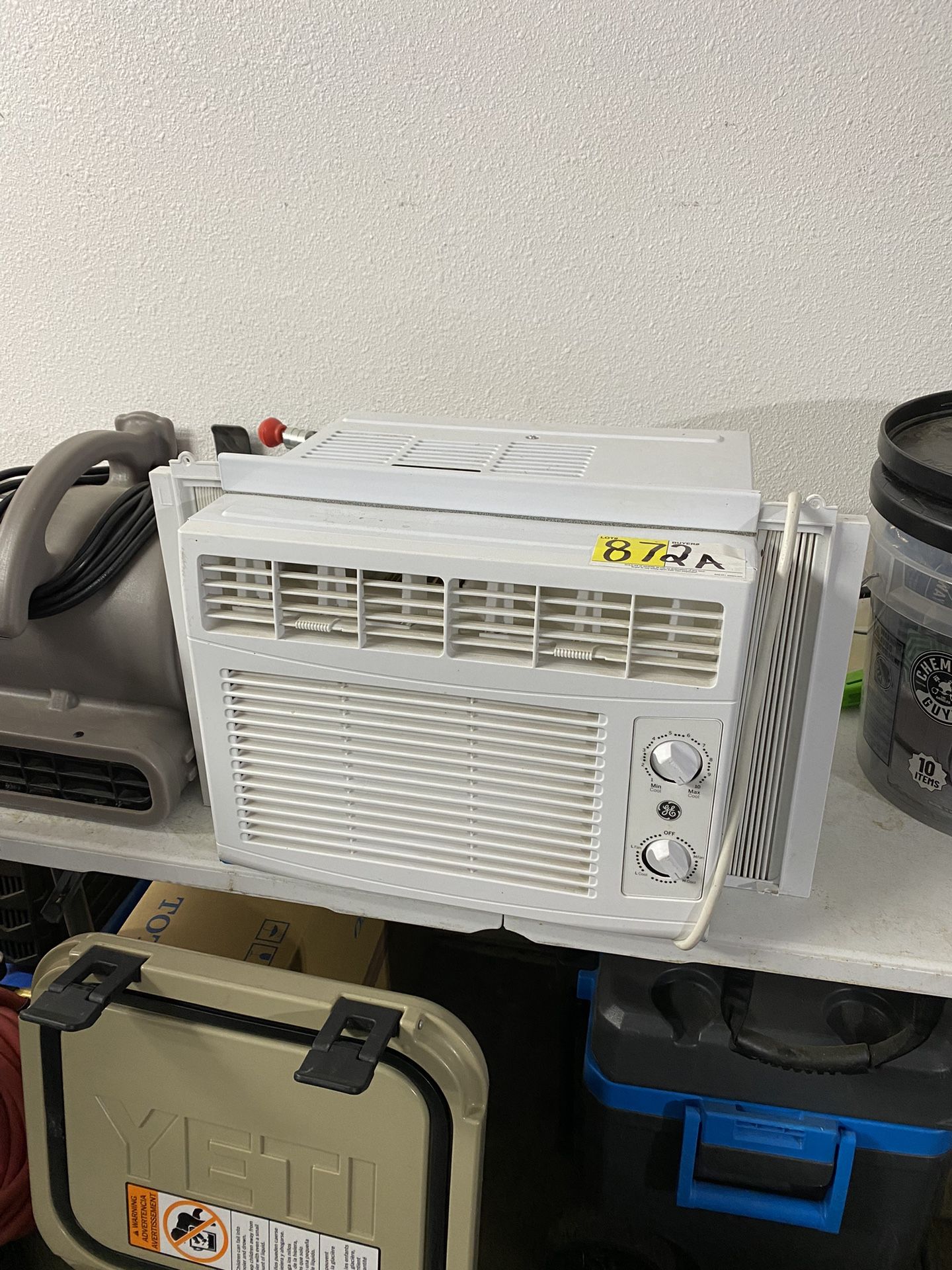 Gently Used Window AC Unit AHV05LYW1