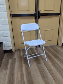30 White Folding Chairs